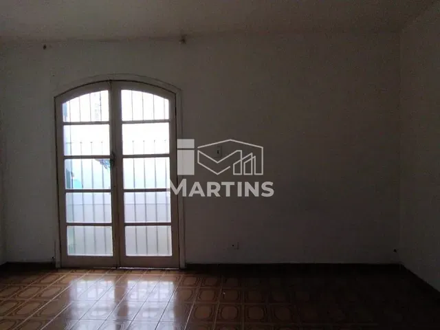 Sobrado com 240m² 4 quartos e 2 banheiros, à venda, no bairro Jardim Clementino em Taboão da Serra