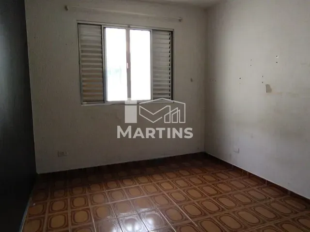 Sobrado com 240m² 4 quartos e 2 banheiros, à venda, no bairro Jardim Clementino em Taboão da Serra