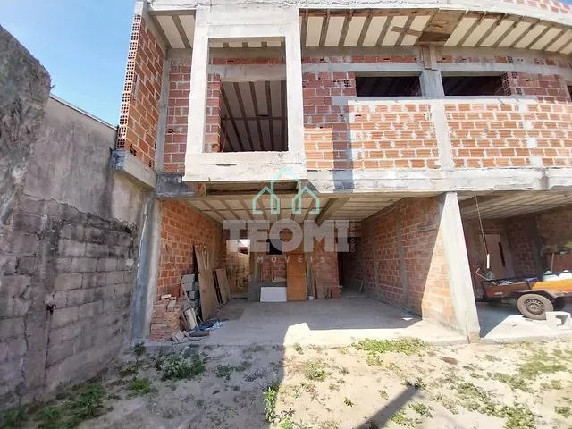 Sobrado com 300m² 3 quartos e 2 banheiros, à venda, no bairro Residencial Portal da Mantiqueira em Taubaté