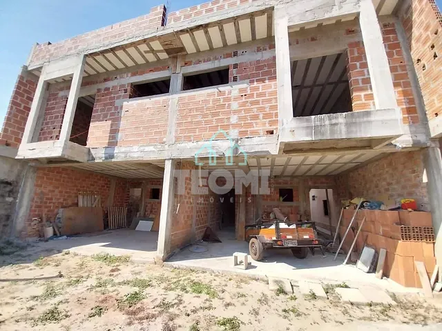 Sobrado com 300m² 3 quartos e 2 banheiros, à venda, no bairro Residencial Portal da Mantiqueira em Taubaté