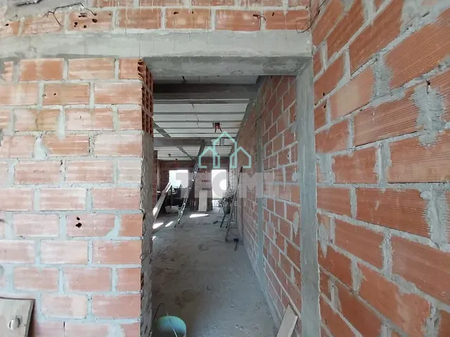 Sobrado com 300m² 3 quartos e 2 banheiros, à venda, no bairro Residencial Portal da Mantiqueira em Taubaté