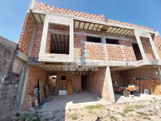 Sobrado com 300m² 3 quartos e 2 banheiros, à venda, no bairro Residencial Portal da Mantiqueira em Taubaté