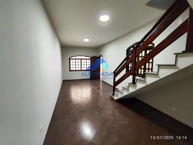 Sobrado 3 quartos e 4 banheiros, à venda, no bairro Residencial União em São José dos Campos