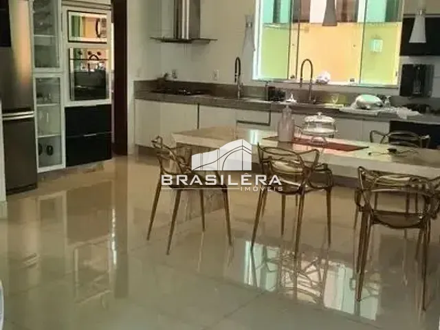 Sobrado com 377m² 4 quartos e 5 banheiros, à venda, no bairro Jardins Lisboa em Goiânia