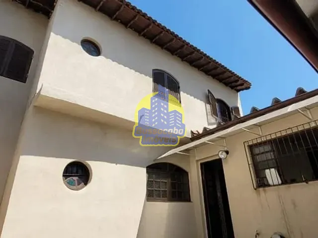 Sobrado com 322m² 4 quartos e 2 banheiros, à venda, no bairro Jaguaribe em Osasco