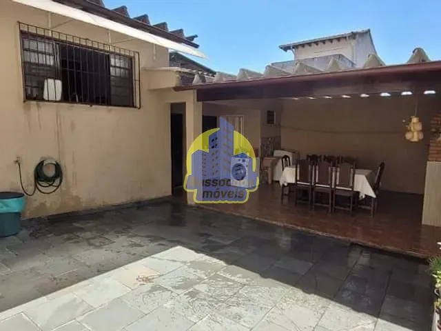Sobrado com 322m² 4 quartos e 2 banheiros, à venda, no bairro Jaguaribe em Osasco