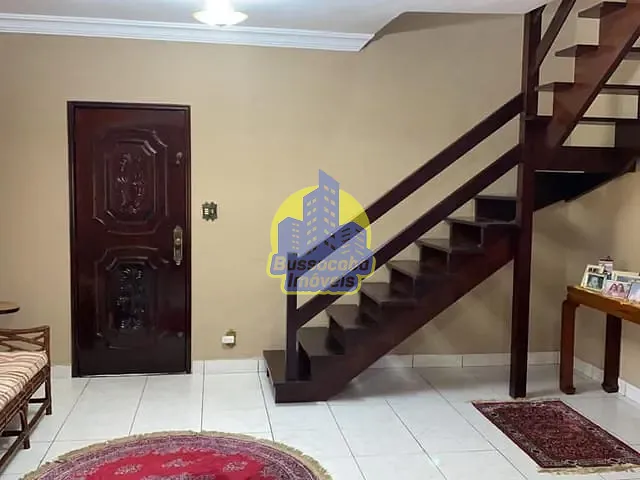 Sobrado com 322m² 4 quartos e 2 banheiros, à venda, no bairro Jaguaribe em Osasco