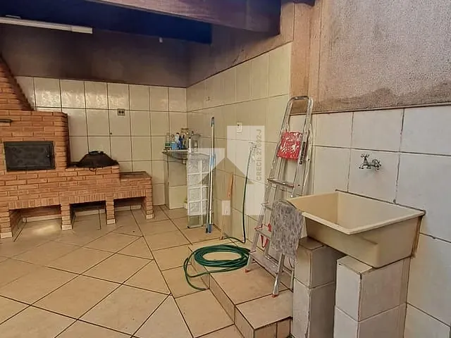 Sobrado com 165m² 3 quartos e 2 banheiros, para alugar, no bairro Tulipas em Jundiaí