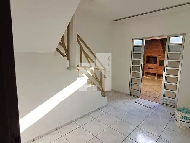 Sobrado com 165m² 3 quartos e 2 banheiros, para alugar, no bairro Tulipas em Jundiaí