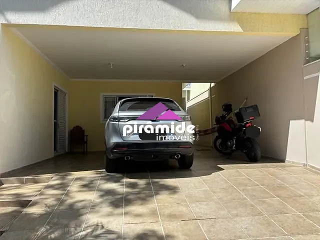 Sobrado com 358m² 4 quartos e 5 banheiros, à venda, no bairro Vila Patrícia em São José dos Campos