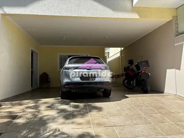 Sobrado com 358m² 4 quartos e 5 banheiros, à venda, no bairro Vila Patrícia em São José dos Campos