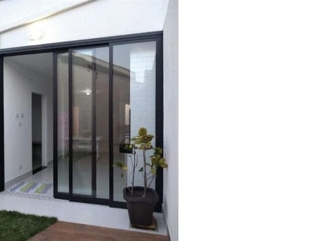 Foto do Sobrado - Sobrado com 3 dormitórios à venda, 125 m² por R$ 649.900,00 - Jardim das Indústrias - São José dos Campos/SP | RUSSI IMÓVEIS