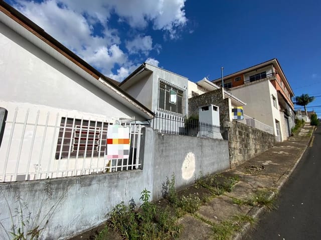 Locação - Sobrado Semimobiliado, 1 quarto, Churrasqueira, 50 m² - Centro, Ponta Grossa.