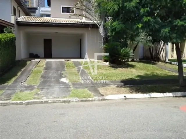 Sobrado com 445m² 4 quartos e 3 banheiros, à venda, no bairro Condomínio Village Taubaté em Taubaté