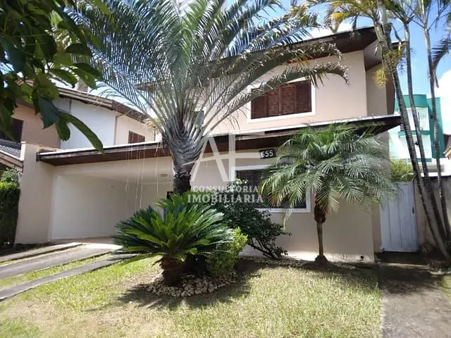 Sobrado com 445m² 4 quartos e 3 banheiros, à venda, no bairro Condomínio Village Taubaté em Taubaté