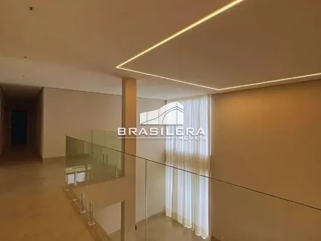 Sobrado com 568m² 4 quartos e 5 banheiros, à venda, no bairro Residencial Goiânia Golfe Clube em Goiânia