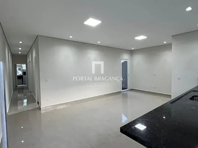 Sobrado com 140m² 3 quartos e 2 banheiros, à venda, no bairro Villa Verde em Bragança Paulista