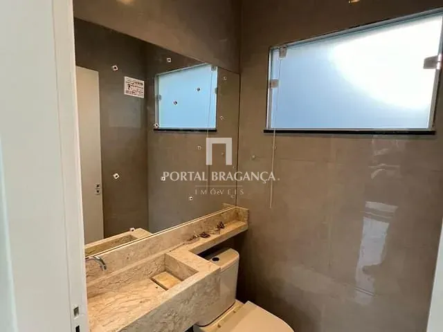 Sobrado com 140m² 3 quartos e 2 banheiros, à venda, no bairro Villa Verde em Bragança Paulista