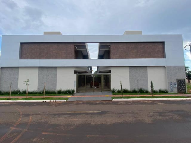 Sobrado 3 quartos e 2 banheiros, à venda, no bairro Parque Residencial Rita Vieira em Campo Grande