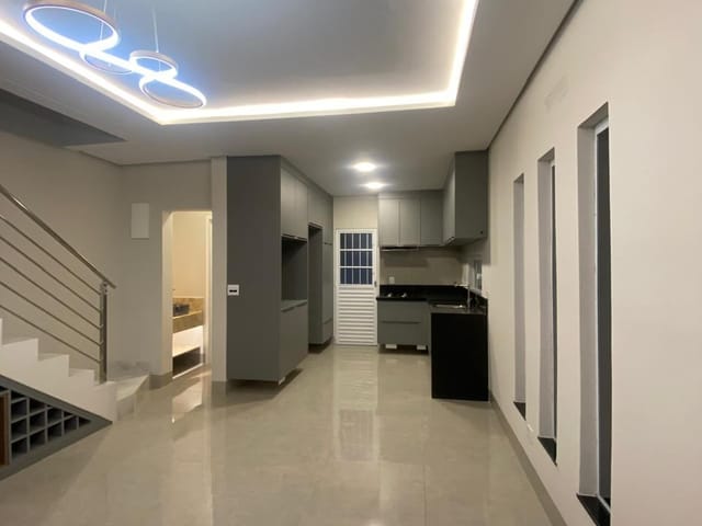 Sobrado 3 quartos e 2 banheiros, à venda, no bairro Parque Residencial Rita Vieira em Campo Grande