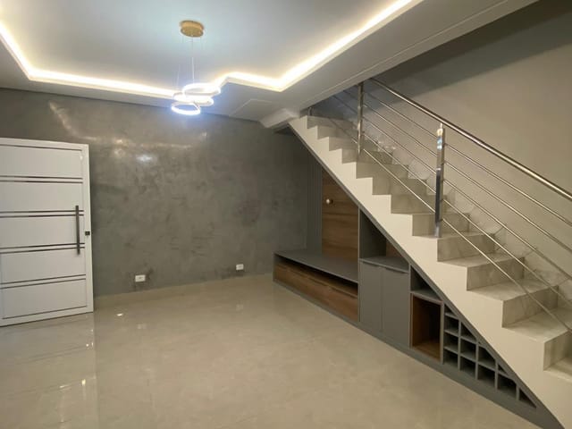 Sobrado 3 quartos e 2 banheiros, à venda, no bairro Parque Residencial Rita Vieira em Campo Grande