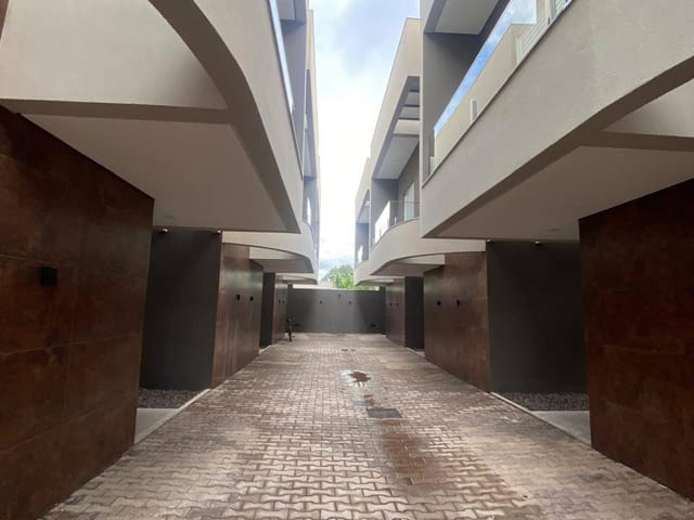 Sobrado 3 quartos e 2 banheiros, à venda, no bairro Parque Residencial Rita Vieira em Campo Grande