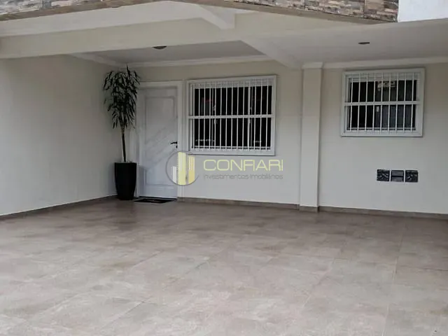 Sobrado 3 quartos e 3 banheiros, para alugar, no bairro Morretes em Itapema