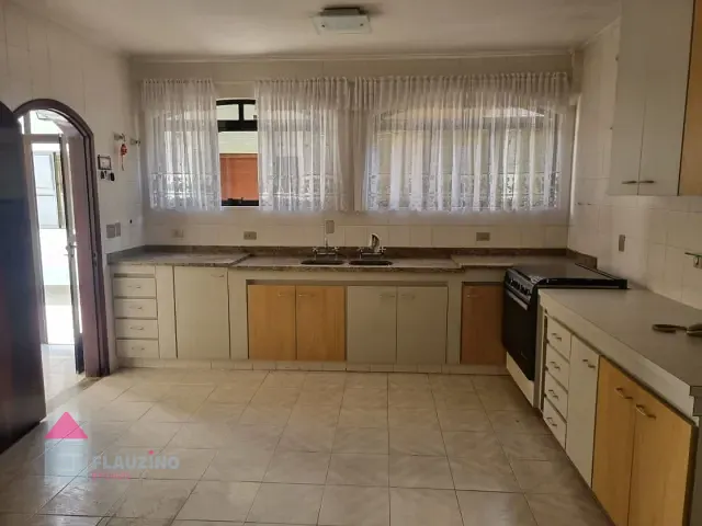 Sobrado com 253m² 3 quartos e 5 banheiros, à venda, no bairro Chácara Nossa Senhora do Bom Conselho em São Paulo