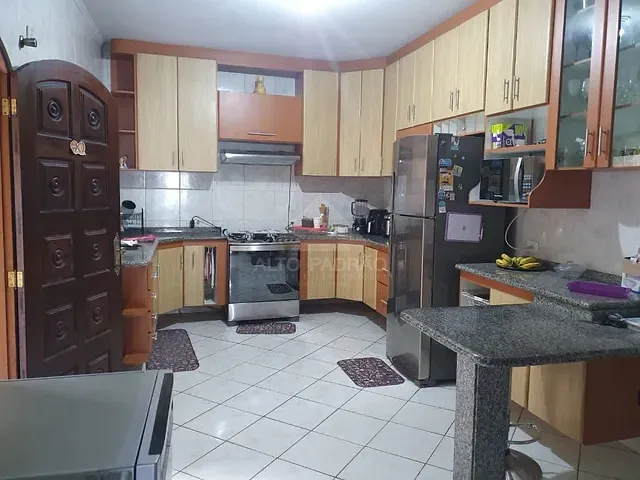 Sobrado com 181m² 3 quartos e 3 banheiros, à venda, no bairro Vila Independência em Mauá