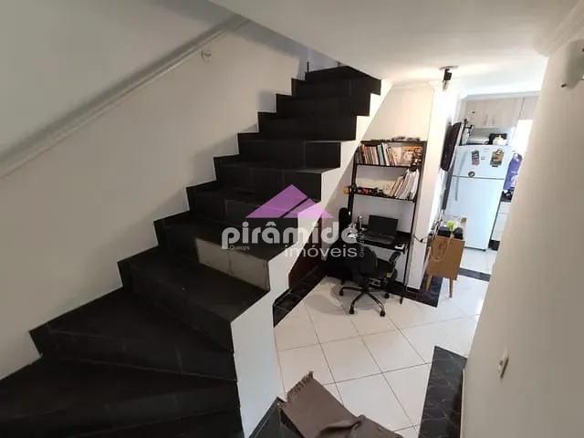 Sobrado com 95m² 2 quartos e 1 banheiro, à venda, no bairro Parque Industrial em São José dos Campos
