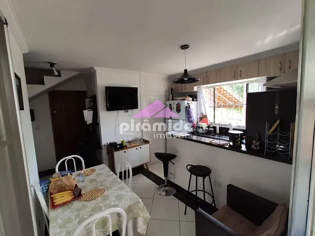 Sobrado com 95m² 2 quartos e 1 banheiro, à venda, no bairro Parque Industrial em São José dos Campos