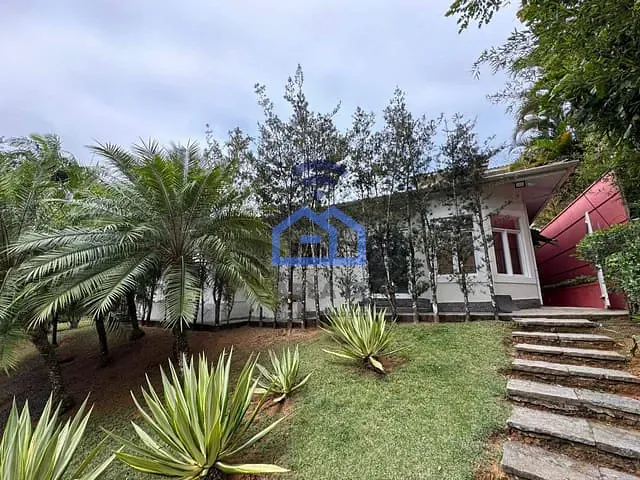 Sobrado com 563m² 6 quartos e 7 banheiros, à venda, no bairro Cocanha em Caraguatatuba