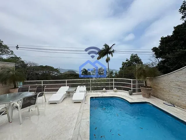 Sobrado com 563m² 6 quartos e 7 banheiros, à venda, no bairro Cocanha em Caraguatatuba