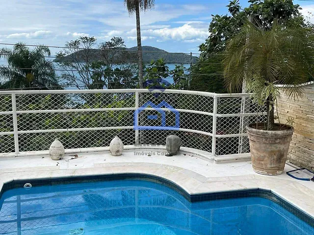 Sobrado com 563m² 6 quartos e 7 banheiros, à venda, no bairro Cocanha em Caraguatatuba