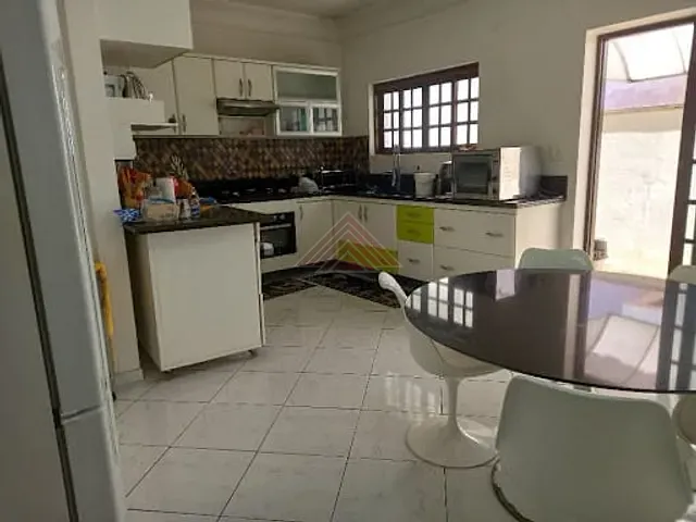 Sobrado com 410m² 3 quartos e 1 banheiro, à venda, no bairro Vila Assis Brasil em Mauá