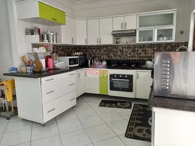 Sobrado com 410m² 3 quartos e 1 banheiro, à venda, no bairro Vila Assis Brasil em Mauá