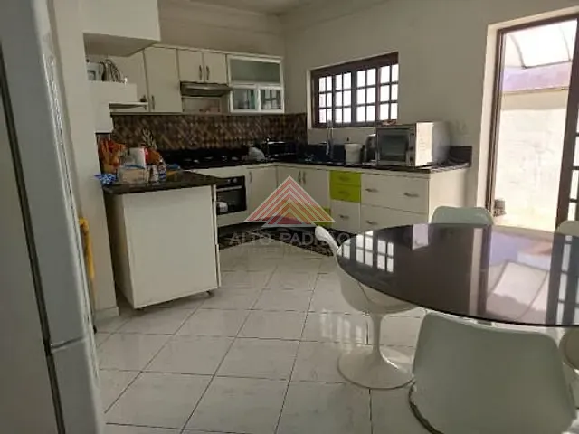 Sobrado com 410m² 3 quartos e 1 banheiro, à venda, no bairro Vila Assis Brasil em Mauá