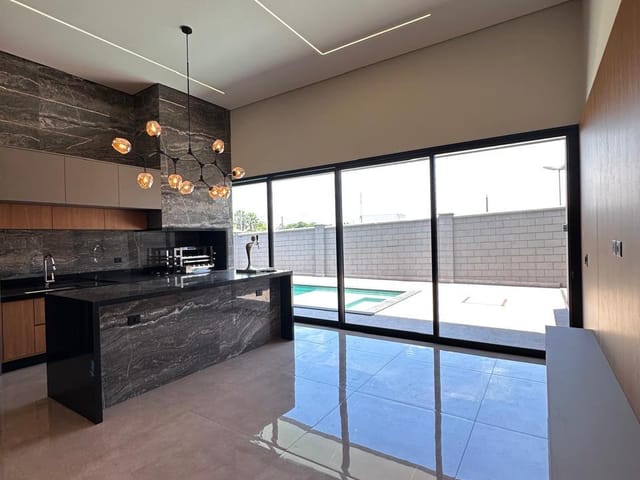 Casa com 625m² 5 quartos e 7 banheiros, à venda, no bairro Parque dos Novos Estados em Campo Grande