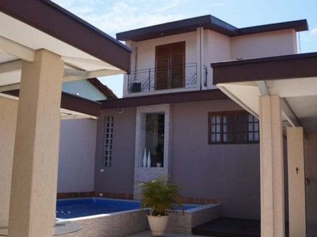 Foto do Sobrado - Sobrado com Piscina, 3 dormitórios à venda, 215 m² por R$ 601.000 - Vila Rossi - São José dos Campos/SP | RUSSI IMÓVEIS