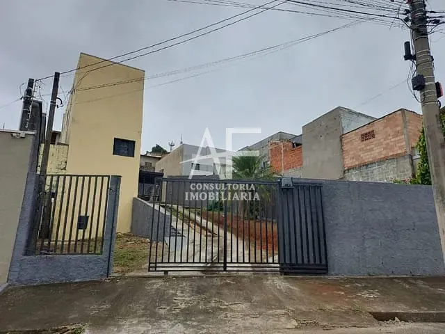 Sobrado com 300m² 2 quartos e 2 banheiros, à venda, no bairro Alto São Pedro em Taubaté