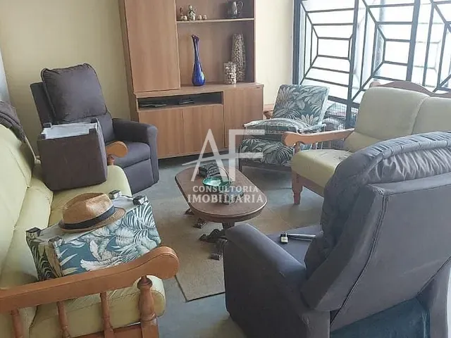 Sobrado com 300m² 2 quartos e 2 banheiros, à venda, no bairro Alto São Pedro em Taubaté