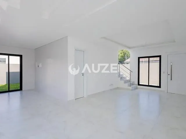 Sobrado 3 quartos e 2 banheiros, à venda, no bairro Hauer em Curitiba