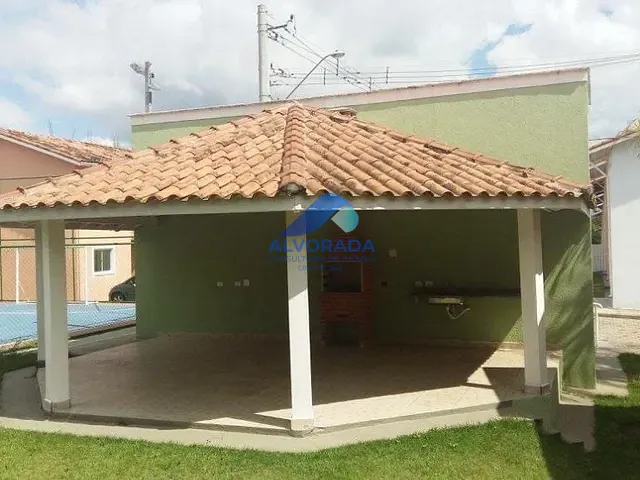 Sobrado com 100m² 2 quartos e 1 banheiro, à venda ou para alugar, no bairro Monte Castelo em São José dos Campos