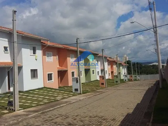 Sobrado com 100m² 2 quartos e 1 banheiro, à venda ou para alugar, no bairro Monte Castelo em São José dos Campos