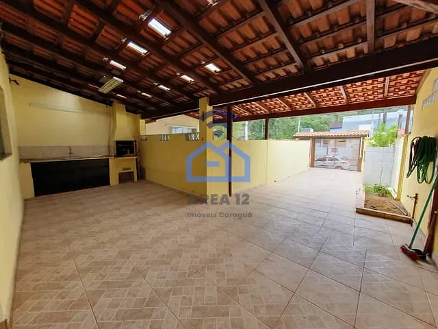 Sobrado com 275m² 4 quartos e 4 banheiros, à venda, no bairro Massaguaçu em Caraguatatuba
