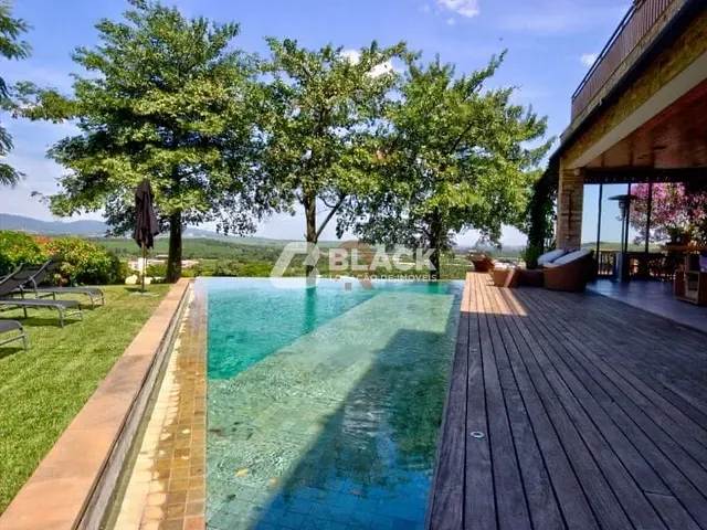 Sobrado com 1500m² 5 quartos e 6 banheiros, à venda ou para alugar, no bairro Fazenda Boa Vista - Fase I em Porto Feliz