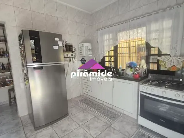Sobrado com 250m² 3 quartos e 2 banheiros, à venda, no bairro Jardim das Indústrias em São José dos Campos