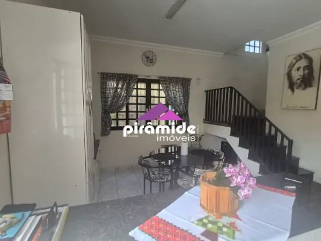 Sobrado com 250m² 3 quartos e 2 banheiros, à venda, no bairro Jardim das Indústrias em São José dos Campos