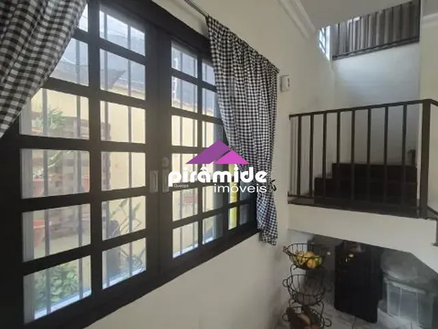 Sobrado com 250m² 3 quartos e 2 banheiros, à venda, no bairro Jardim das Indústrias em São José dos Campos
