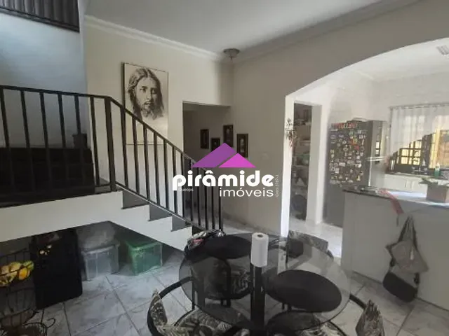 Sobrado com 250m² 3 quartos e 2 banheiros, à venda, no bairro Jardim das Indústrias em São José dos Campos